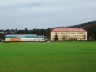 Sportovní hala - Pohled na halu a sousední ZŠ
